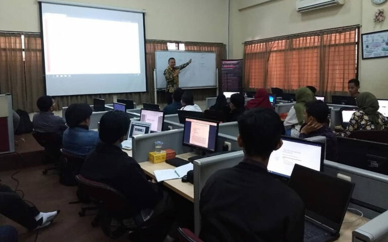 Program Studi Informatika UMM Menyelenggarakan Kegiatan Workshop Laravel